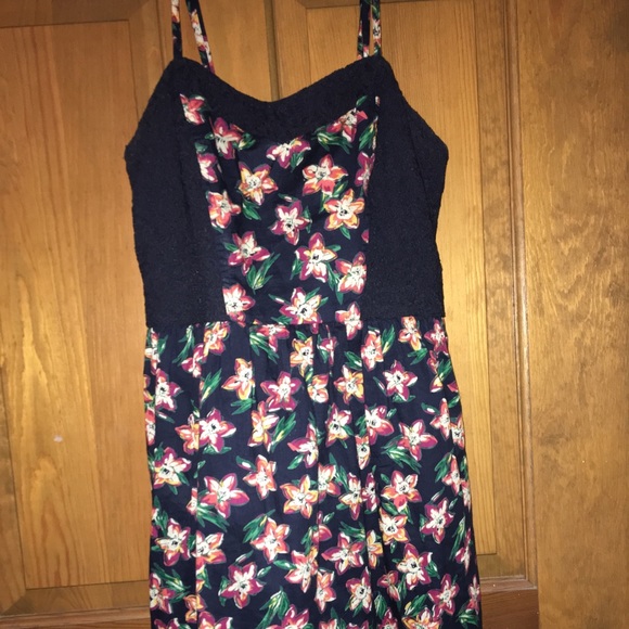 Vintage Flower Dress with Pockets! - Picture 2 of 3